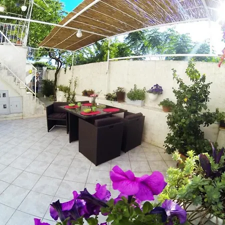 Lara - One Bedroom With Terrace Ντουμπρόβνικ