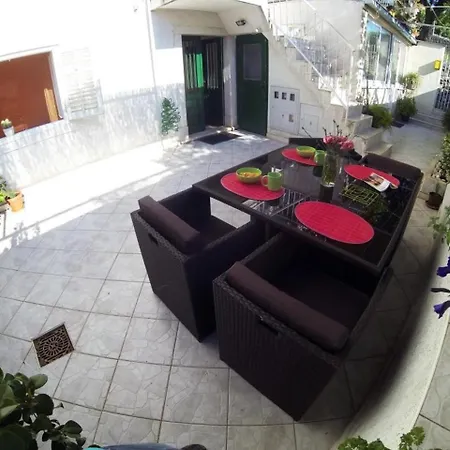 Lara - One Bedroom With Terrace Appartement *